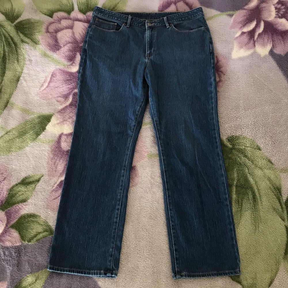 L.L. Bean Women’s Petite Jeans 👖 - Picture 4 of 14